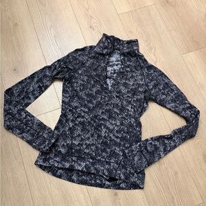 Lululemon Athletica outrun the elements size 4